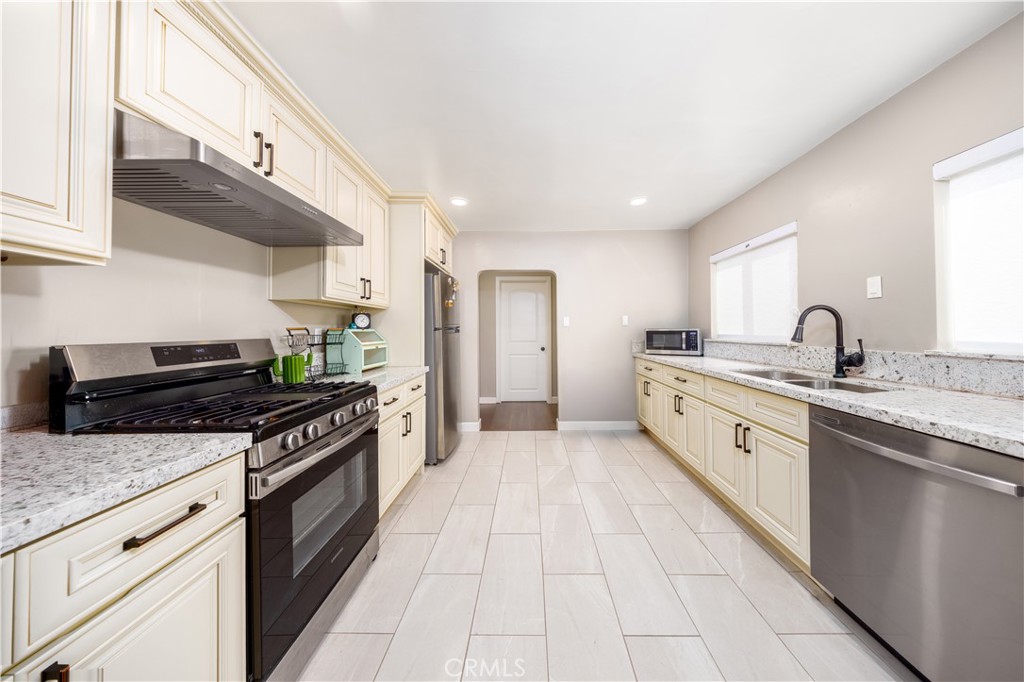 607 Sefton Property Photo 4