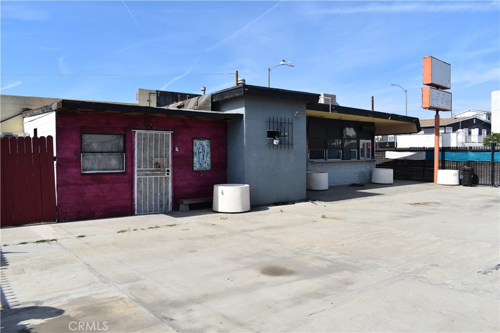 411 N La Brea Avenue Property Photo 3