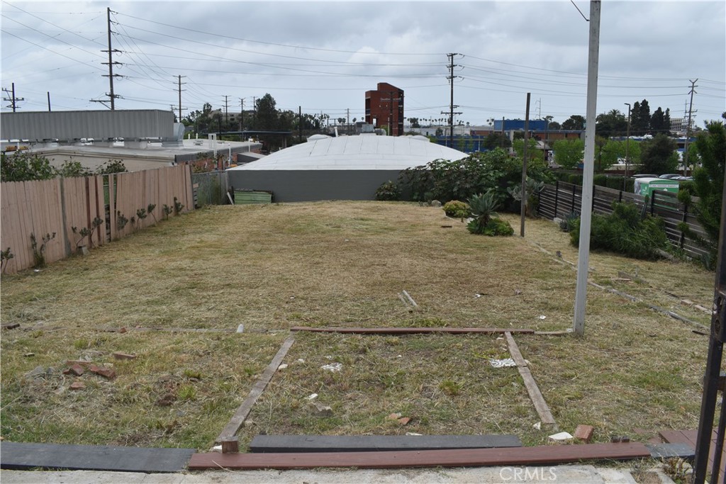 411 N La Brea Avenue Property Photo 5