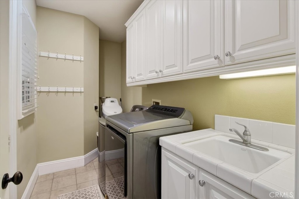 729 Carriage House Dr. Property Photo 25