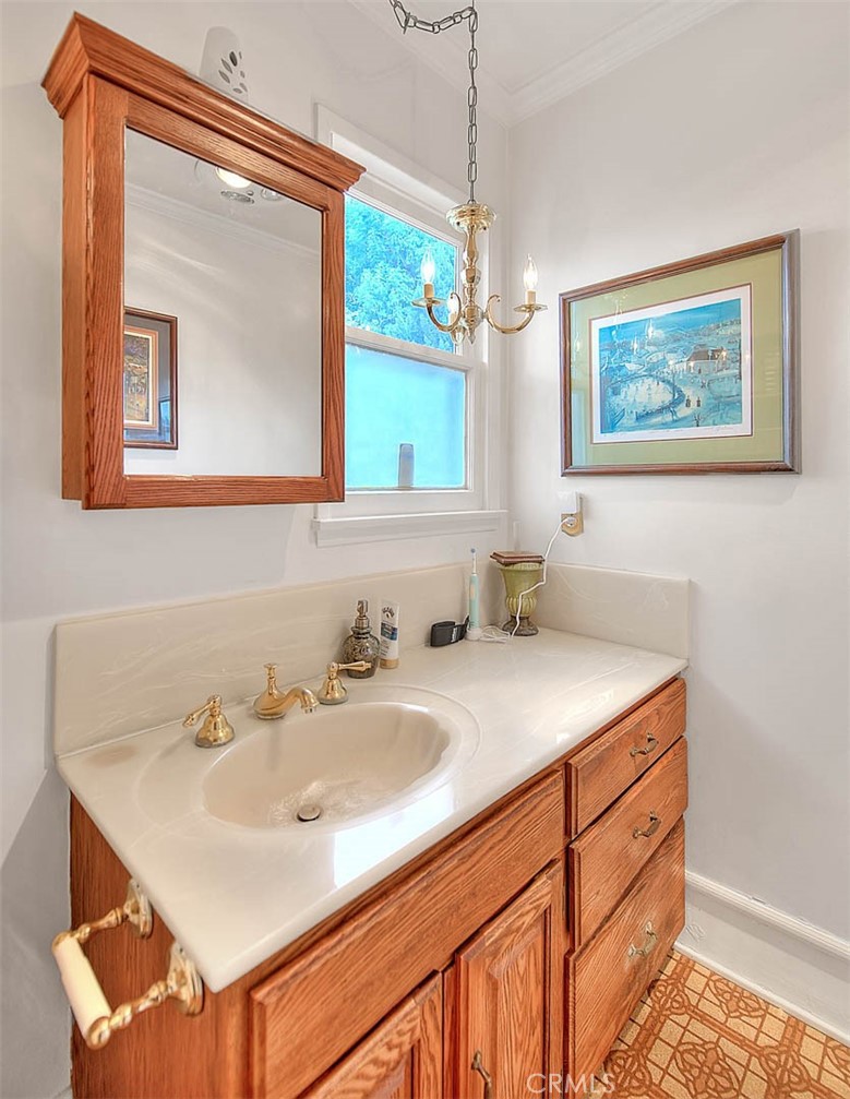 477 W Center Property Photo 9