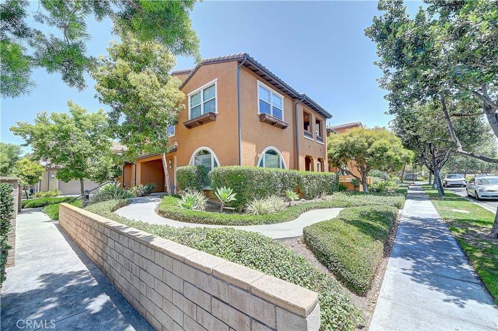135 Pathway Property Photo 2