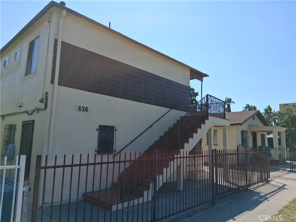 626 W Century Property Photo 2