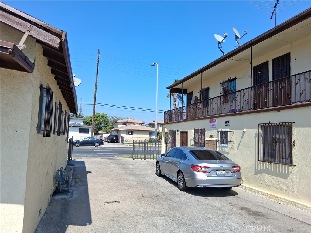 626 W Century Property Photo 3