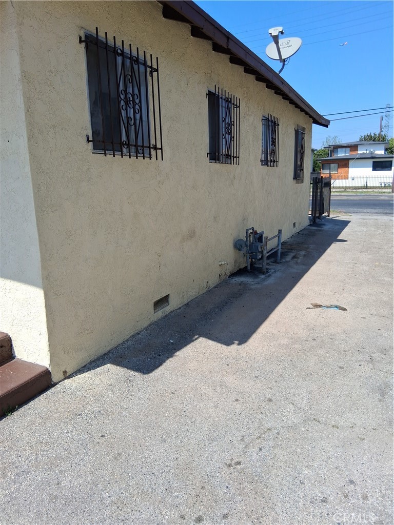 626 W Century Property Photo 26