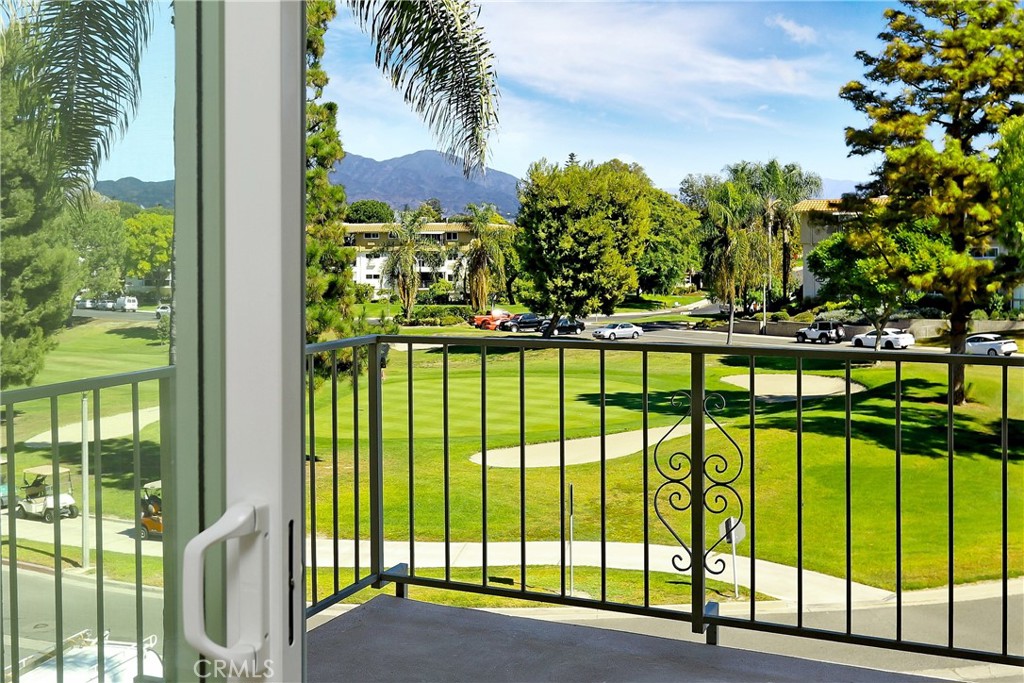 2386 Via Mariposa W 2b Property Photo 4