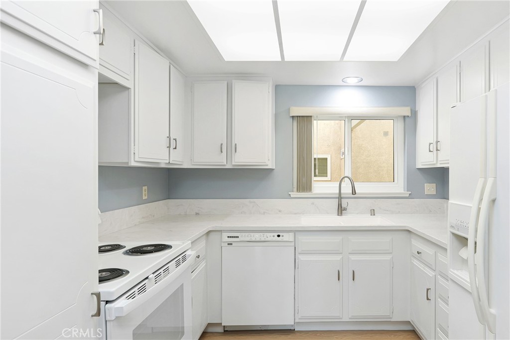 2386 Via Mariposa W 2b Property Photo 6