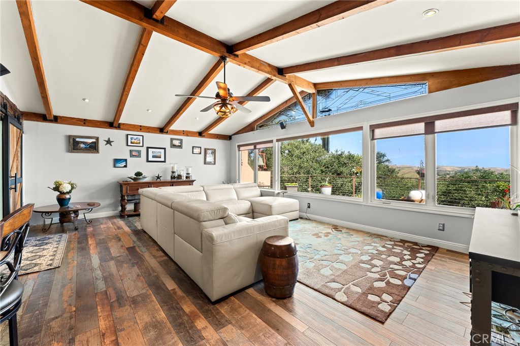 1675 Mountain View Property Photo 4