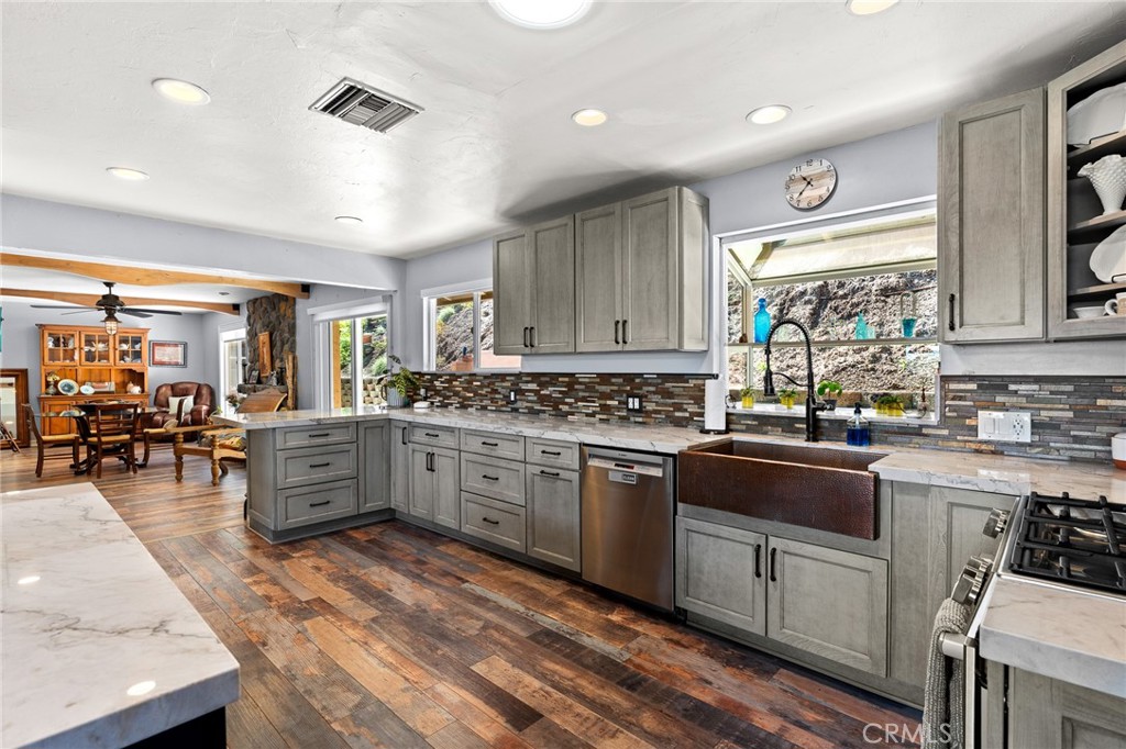 1675 Mountain View Property Photo 15