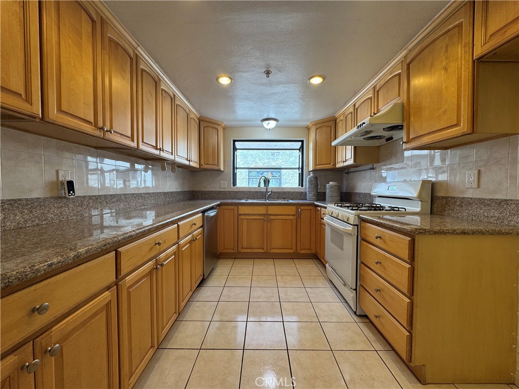 1620 S 5th F Property Photo 10