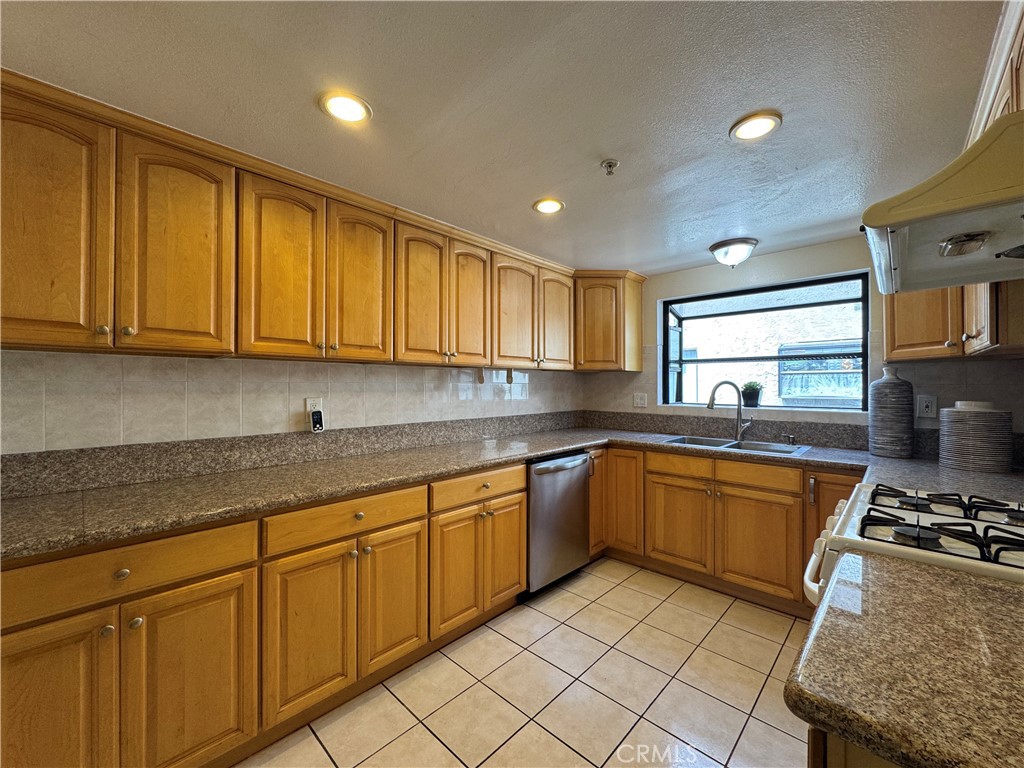 1620 S 5th F Property Photo 11