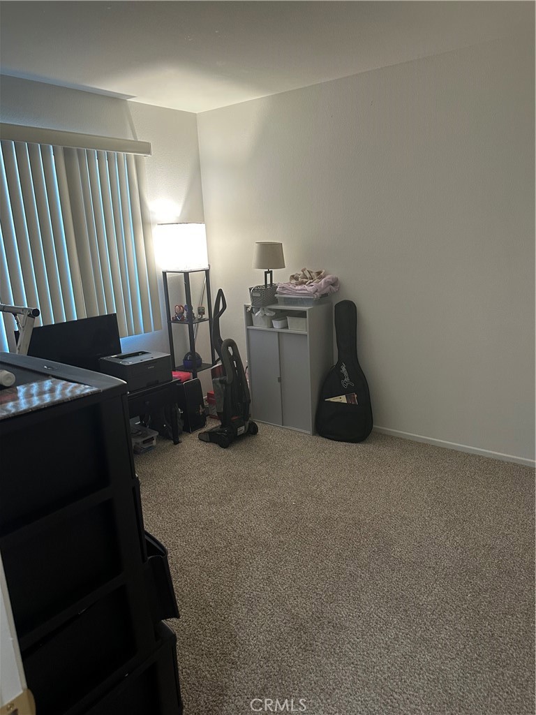 220 W Walnut B Property Photo 9