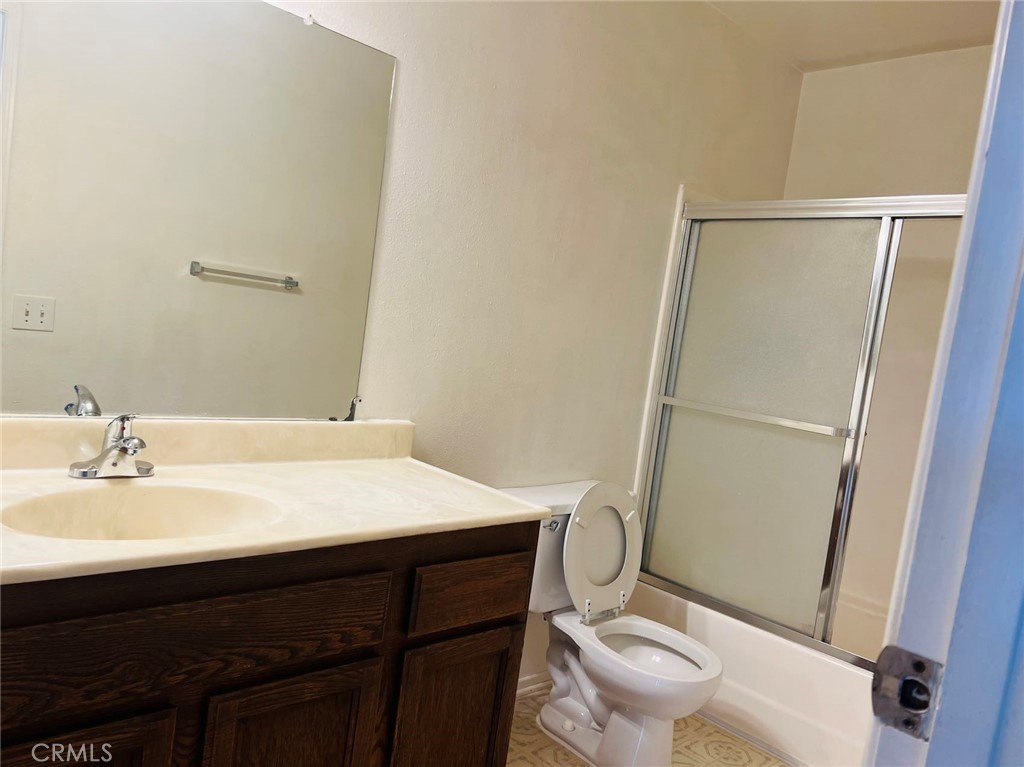 15544 -1 Esther St. Property Photo 4