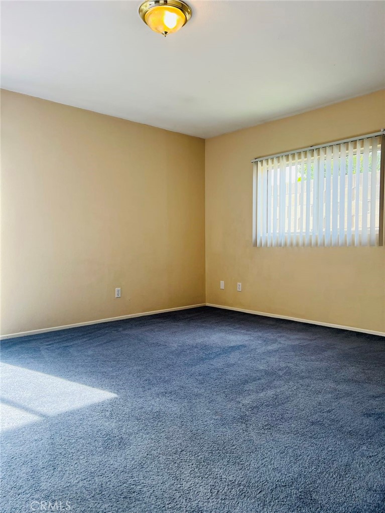 15544 -1 Esther St. Property Photo 10