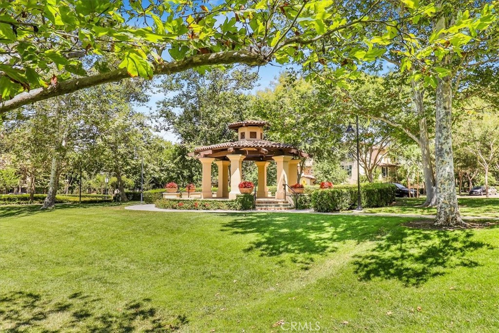 32 Perennial Property Photo 3