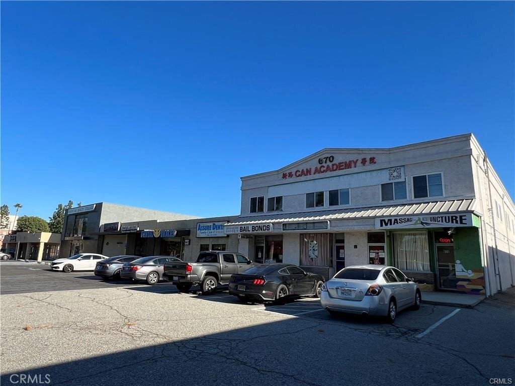 666 S Sunset Property Photo 3