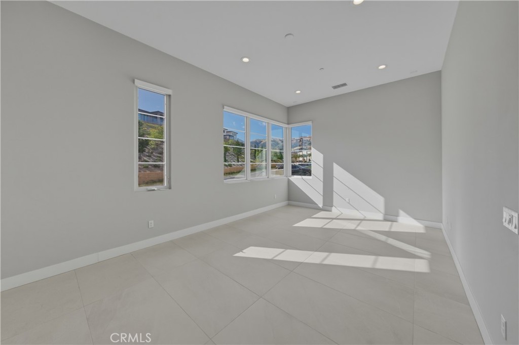 11800 Hillsborough Property Photo 10