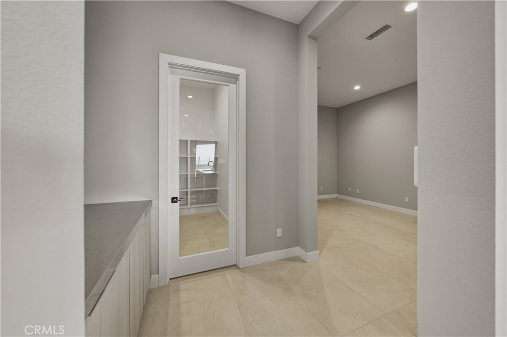 11800 Hillsborough Property Photo 16