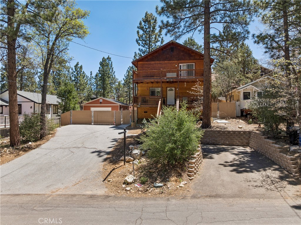 879 Spruce Lane Property Photo 1