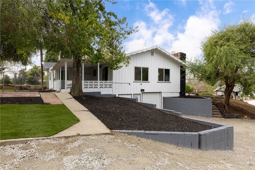 12449 6th Property Photo 5