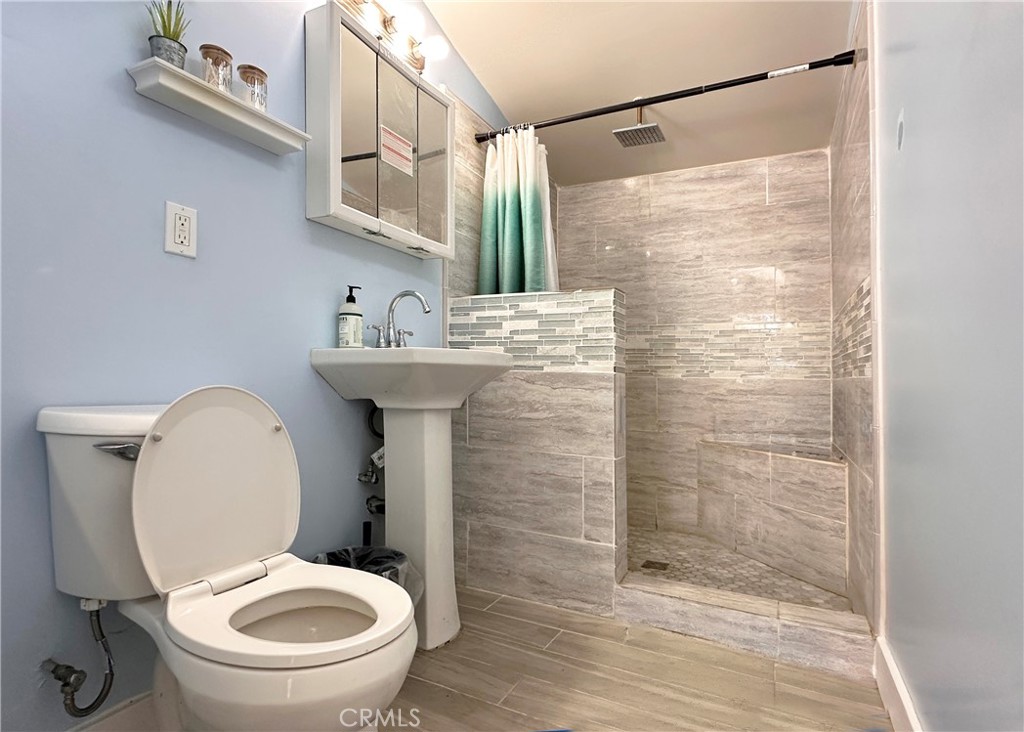 320 E 81st Property Photo 12