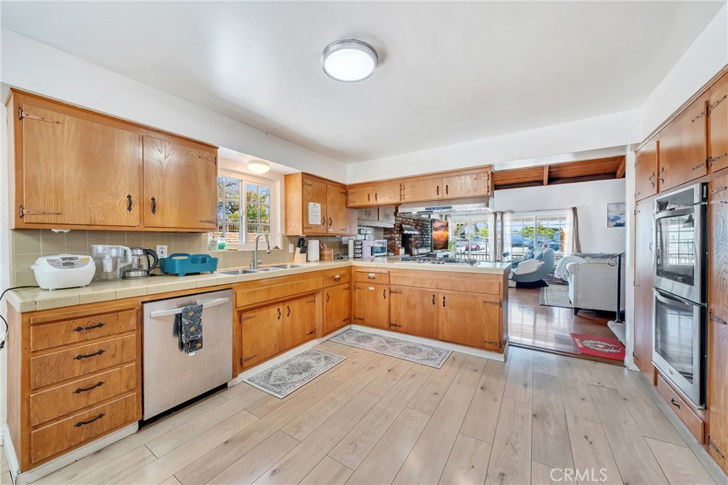 1345 Jellick Avenue Property Photo 12