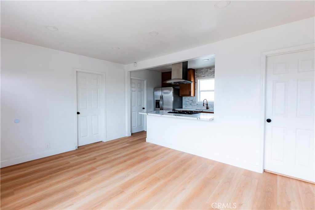 784 E Walton Street B Property Photo 7