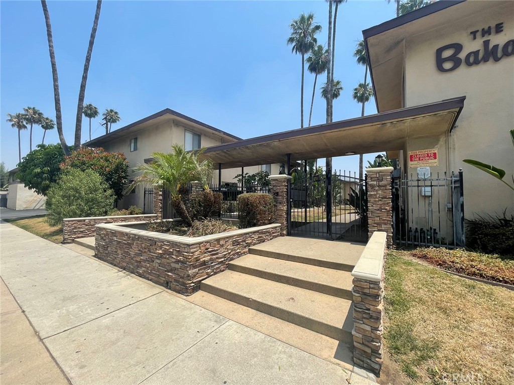 826 N Barranca Property Photo 1