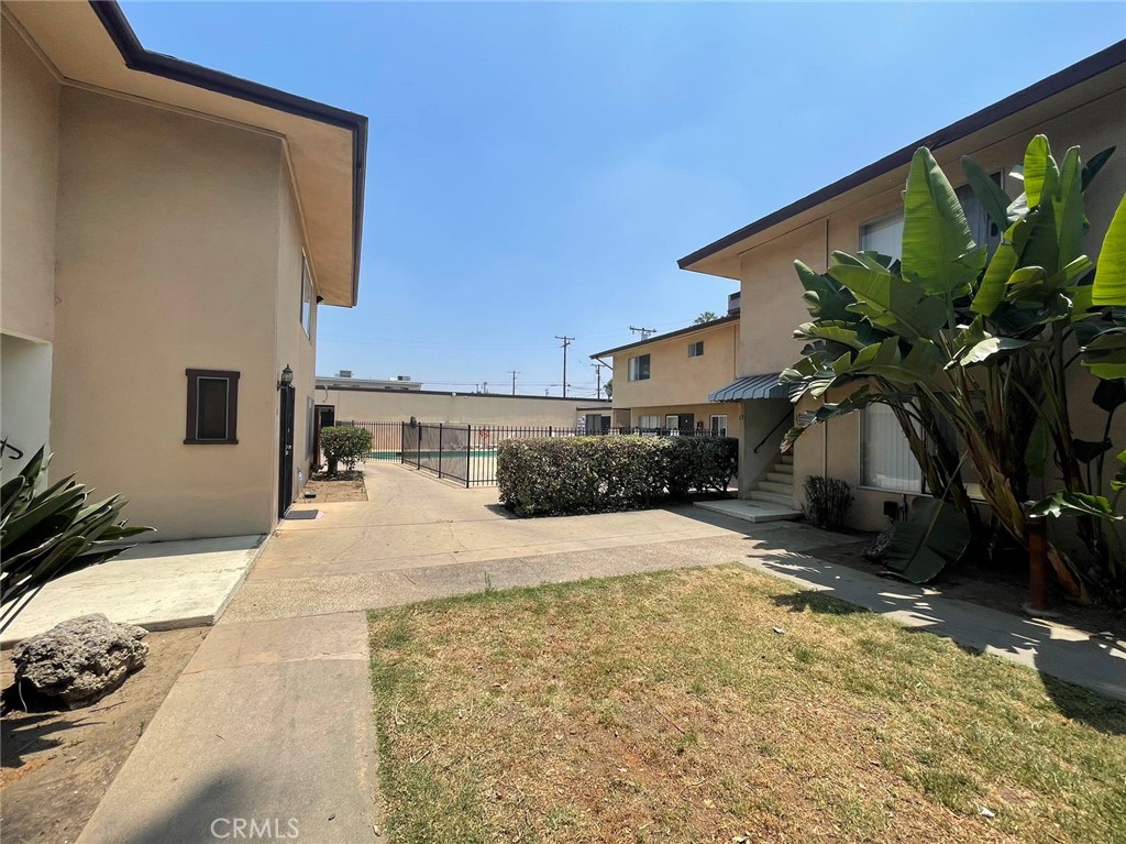 826 N Barranca Property Photo 3