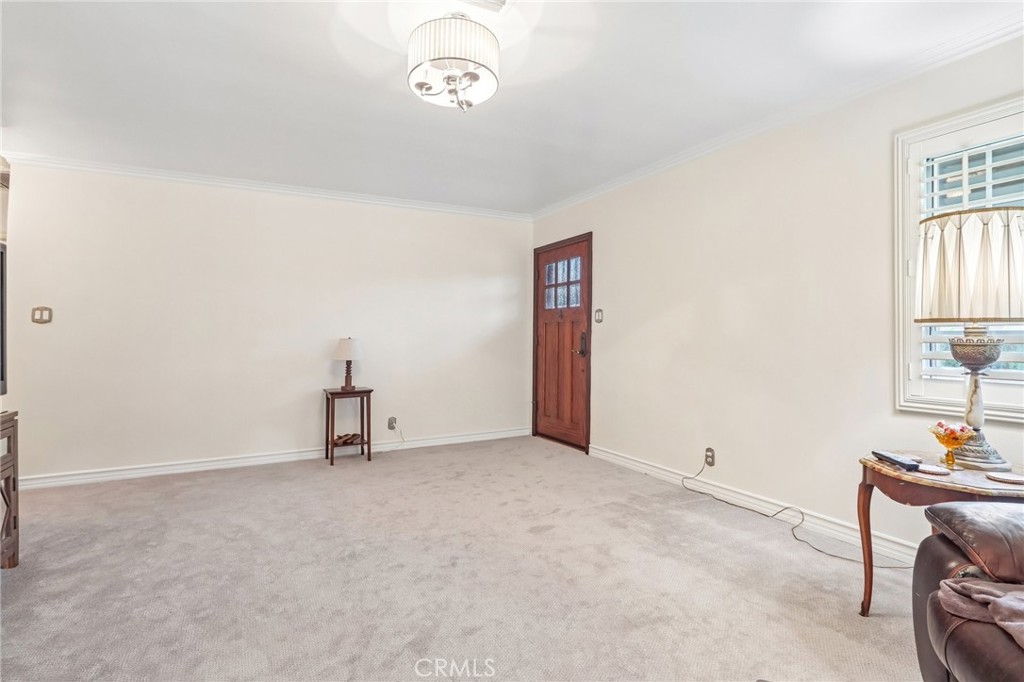 845 Oakdale Property Photo 6