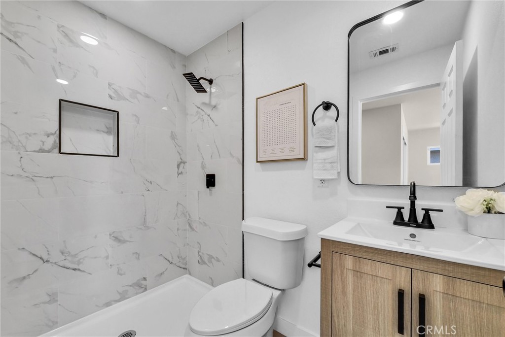 1039 E Elma Property Photo 17