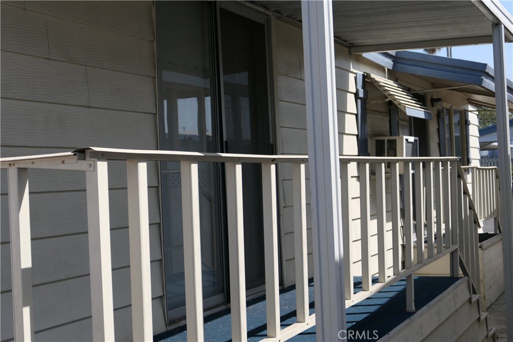 15621 Beach 151 Property Photo 3