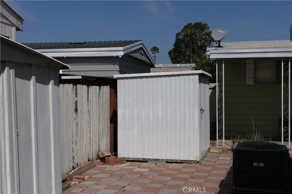 15621 Beach 151 Property Photo 4
