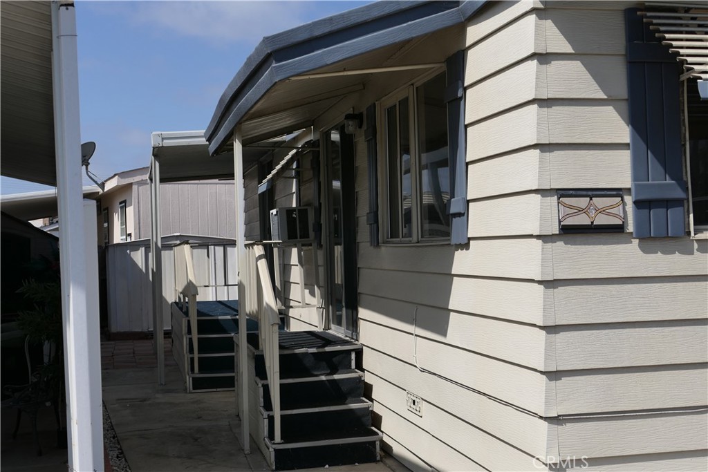 15621 Beach 151 Property Photo 5