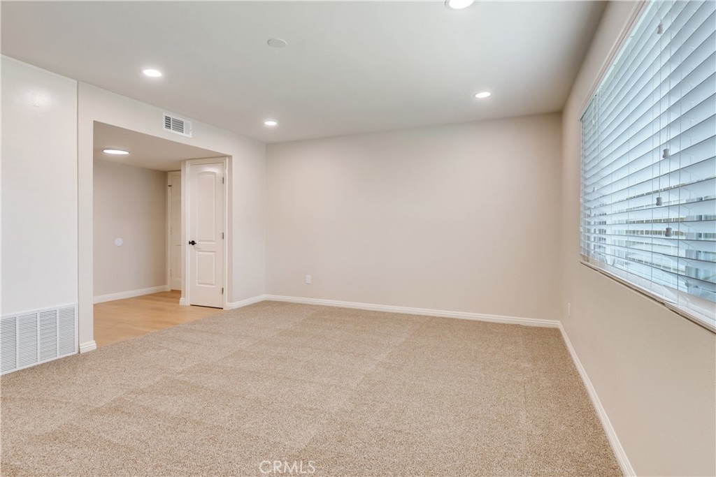 11119 Poplar Street D Property Photo 8