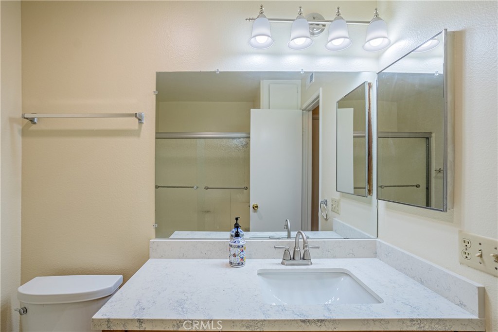 1008 Las Lomas Unit C Property Photo 8