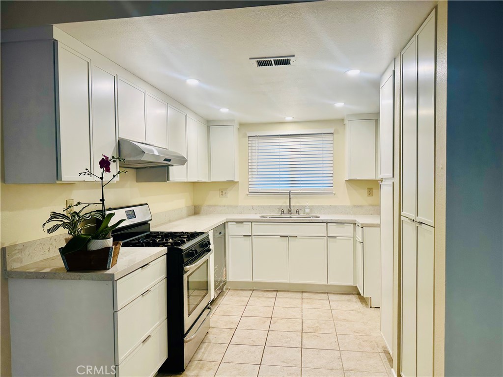1008 Las Lomas Unit C Property Photo 19