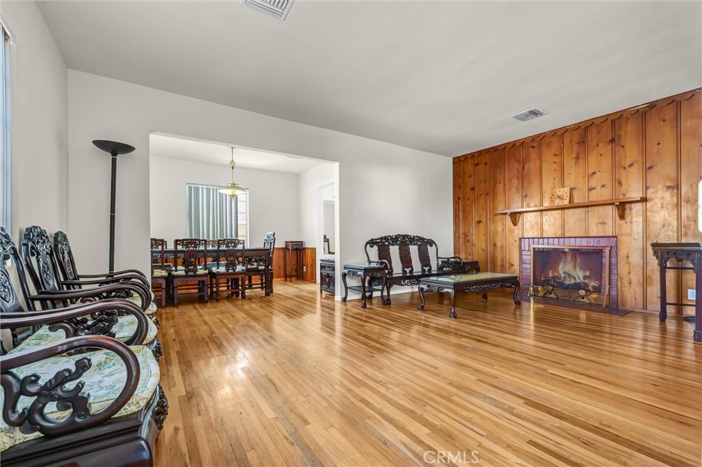 1404 Violeta Property Photo 2