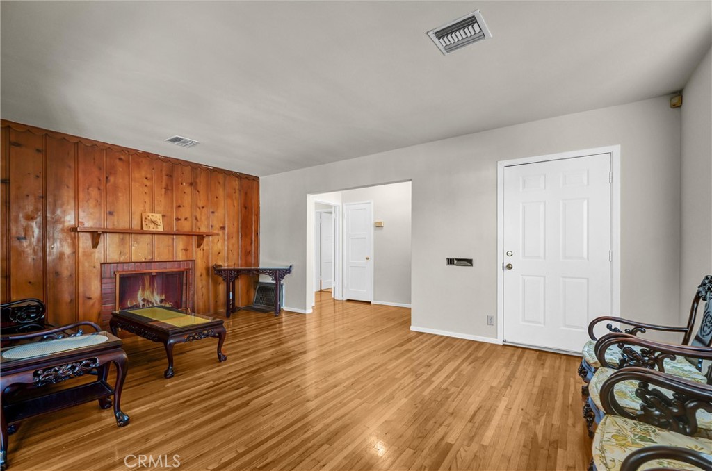 1404 Violeta Property Photo 3