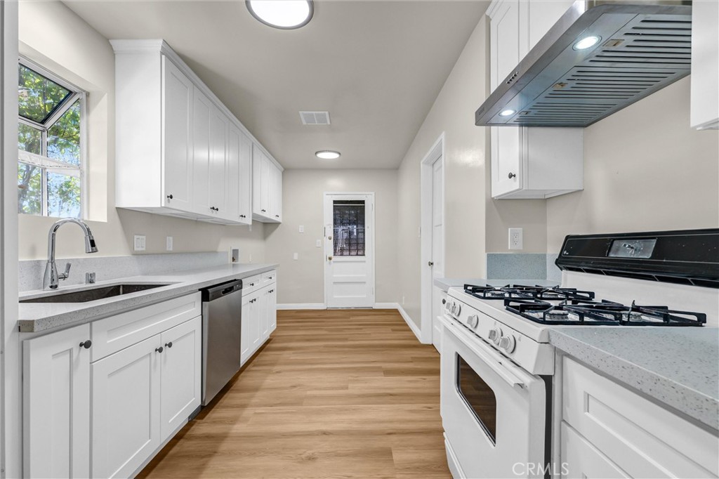 1404 Violeta Property Photo 5