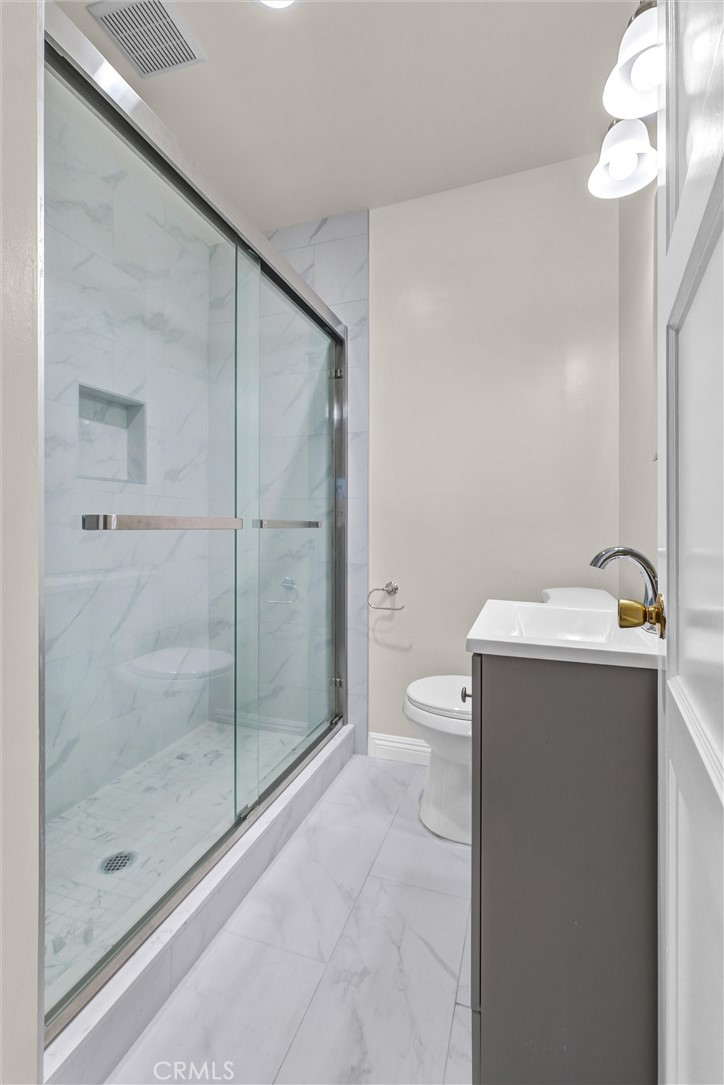 1404 Violeta Property Photo 7