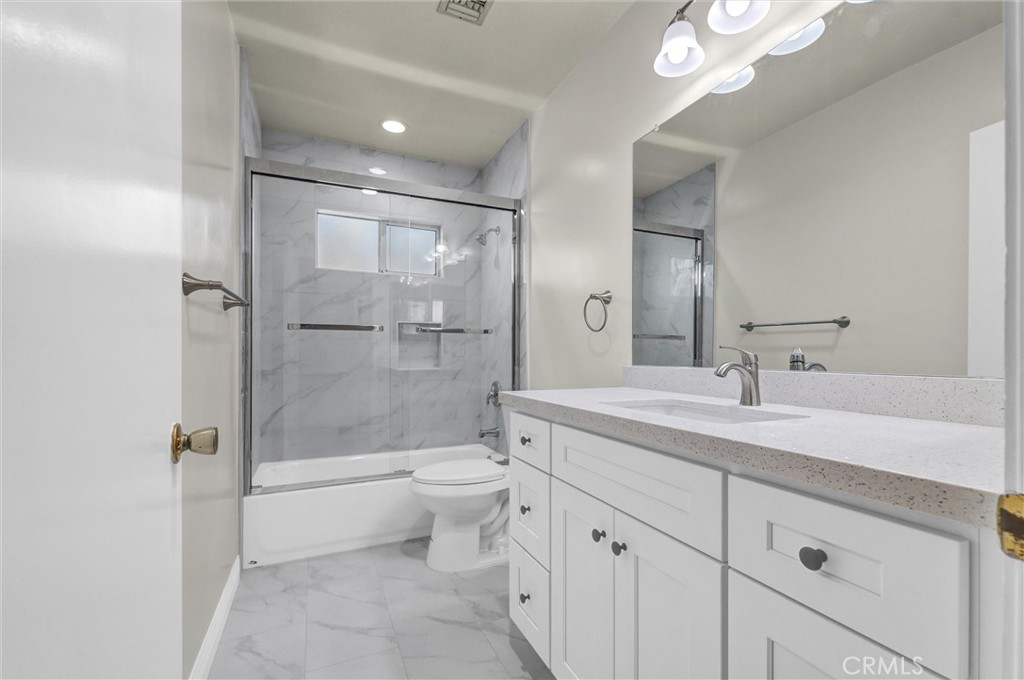 1404 Violeta Property Photo 12