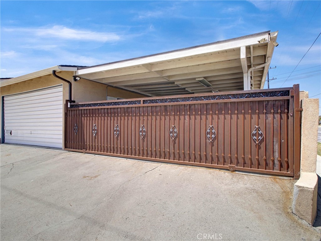 12205 S Halldale Property Photo 4