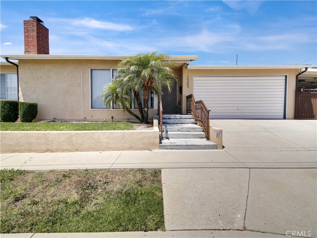 12205 S Halldale Property Photo 5