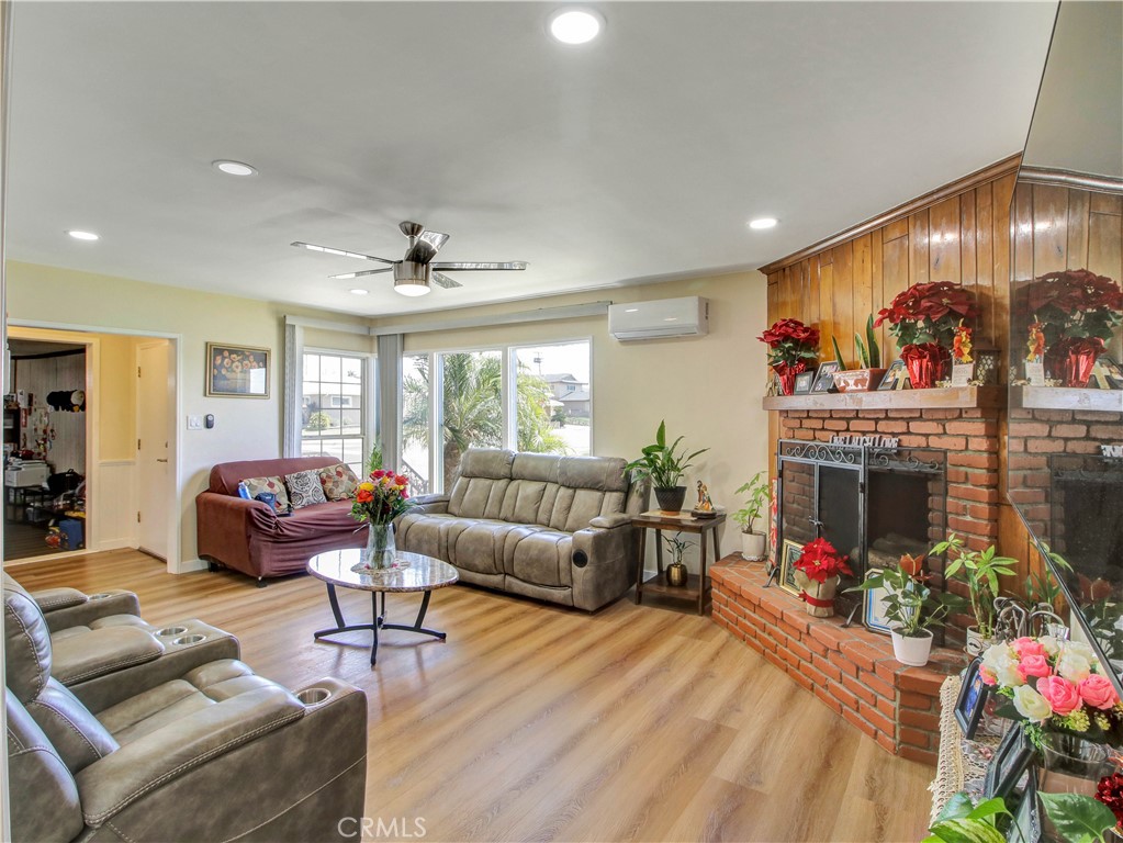 12205 S Halldale Property Photo 6
