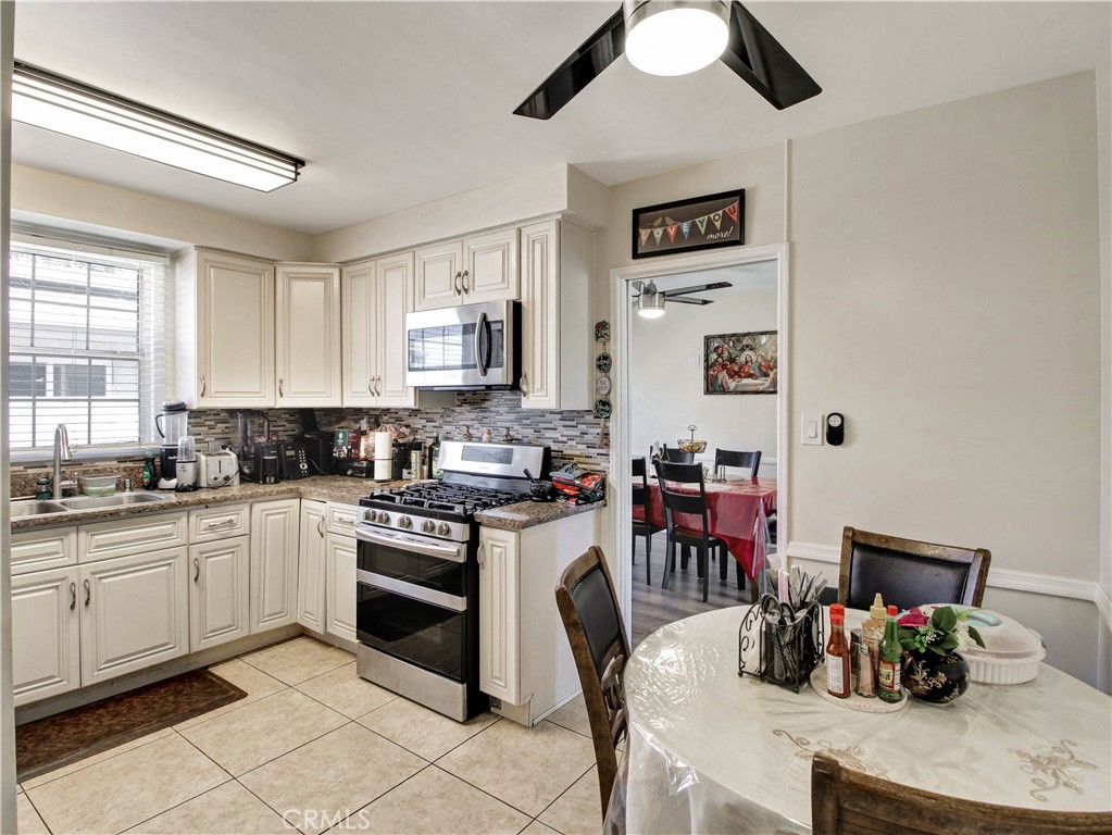 12205 S Halldale Property Photo 14