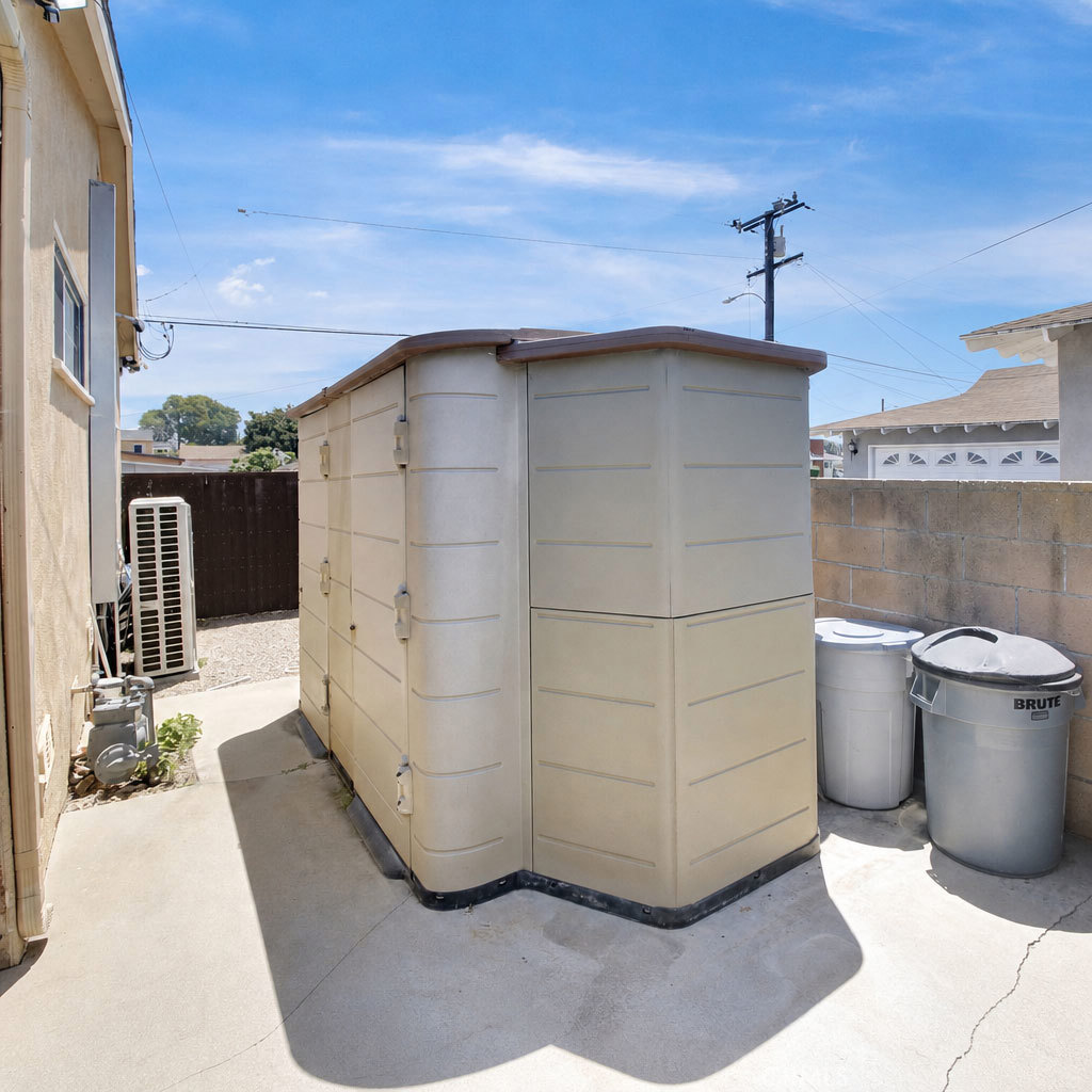 12205 S Halldale Property Photo 27