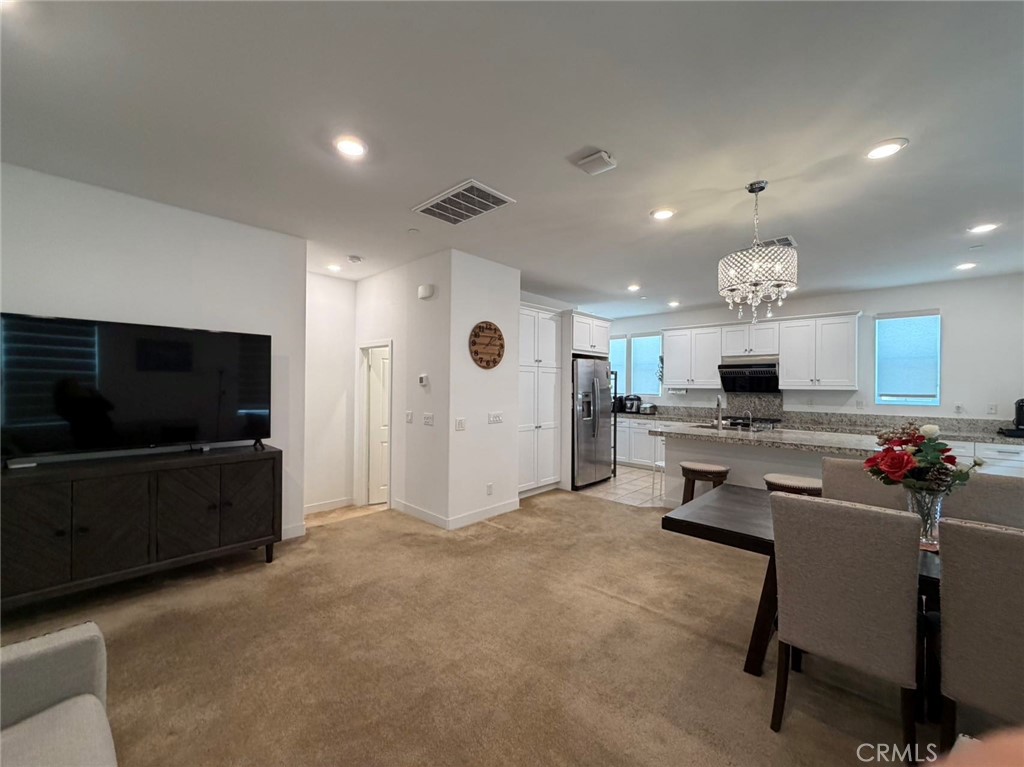 1623 W Glendon Property Photo 9