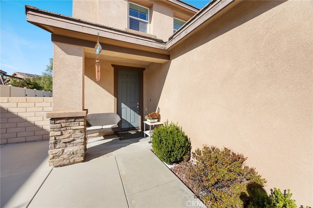 17687 Comfrey Dr Property Photo 4
