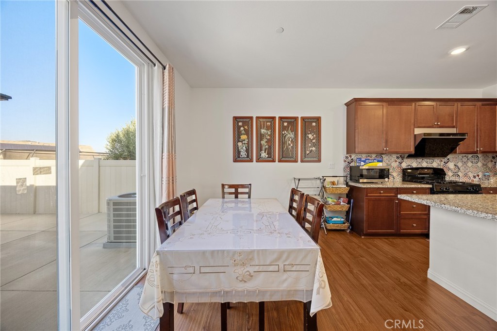 17687 Comfrey Dr Property Photo 13